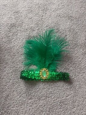 Green feather head piece